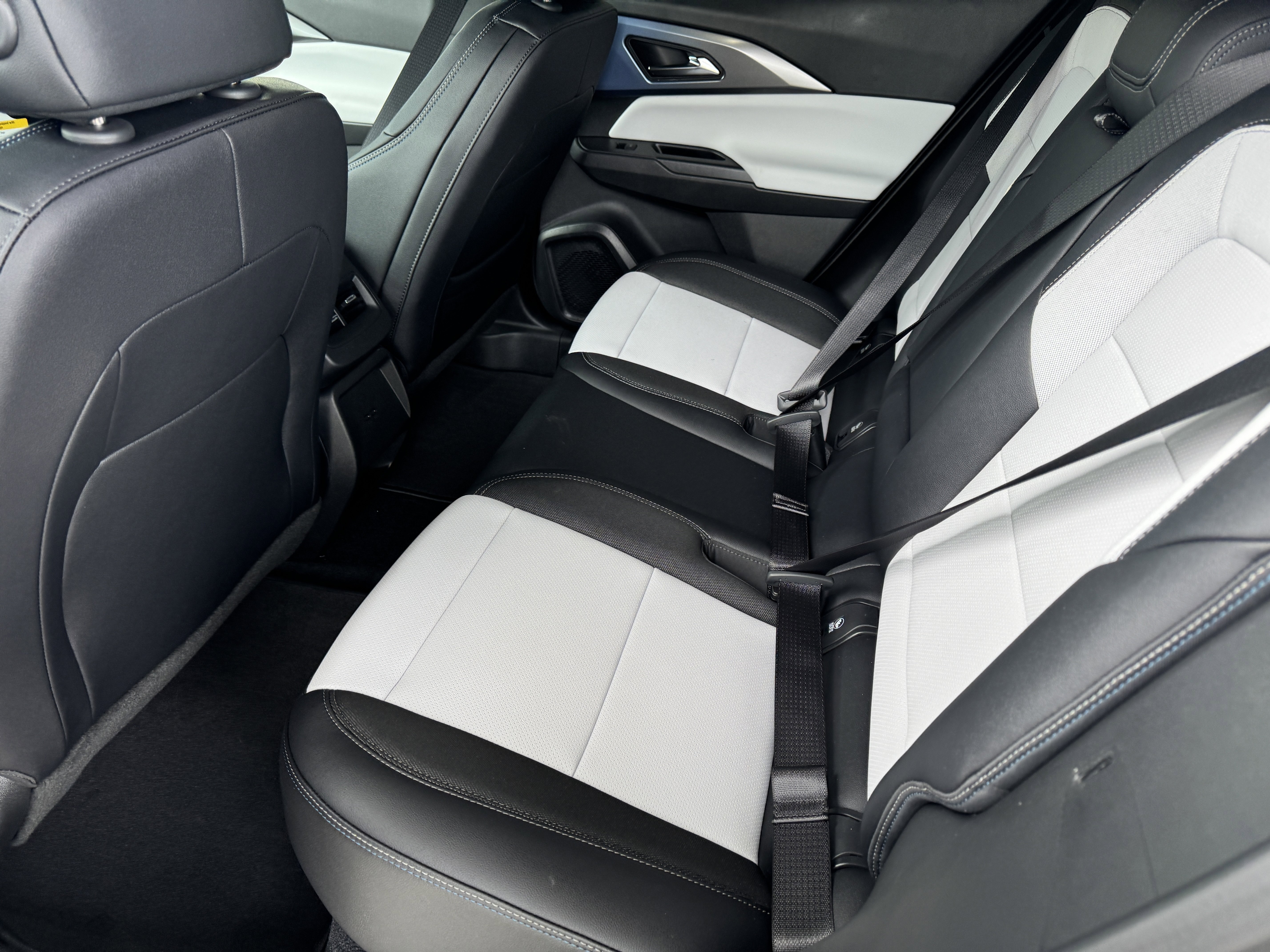 New 2026 Chevrolet Equinox EV LT AWD/4WD image 14