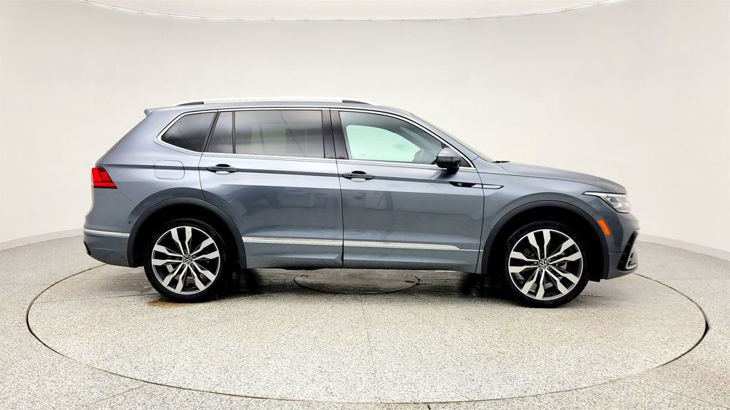 Used 2023 Volkswagen Tiguan SEL R-Line image 4