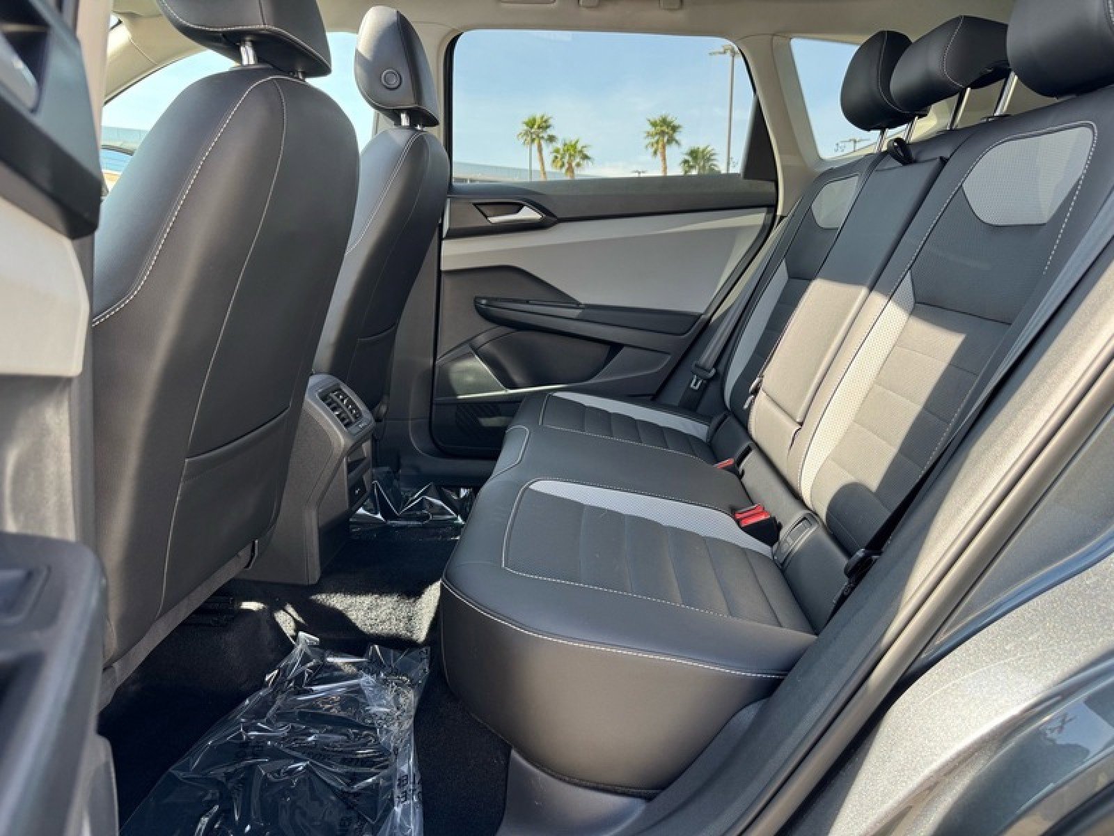 Used 2022 Volkswagen Taos SEL w/ Panoramic Sunroof Package image 16