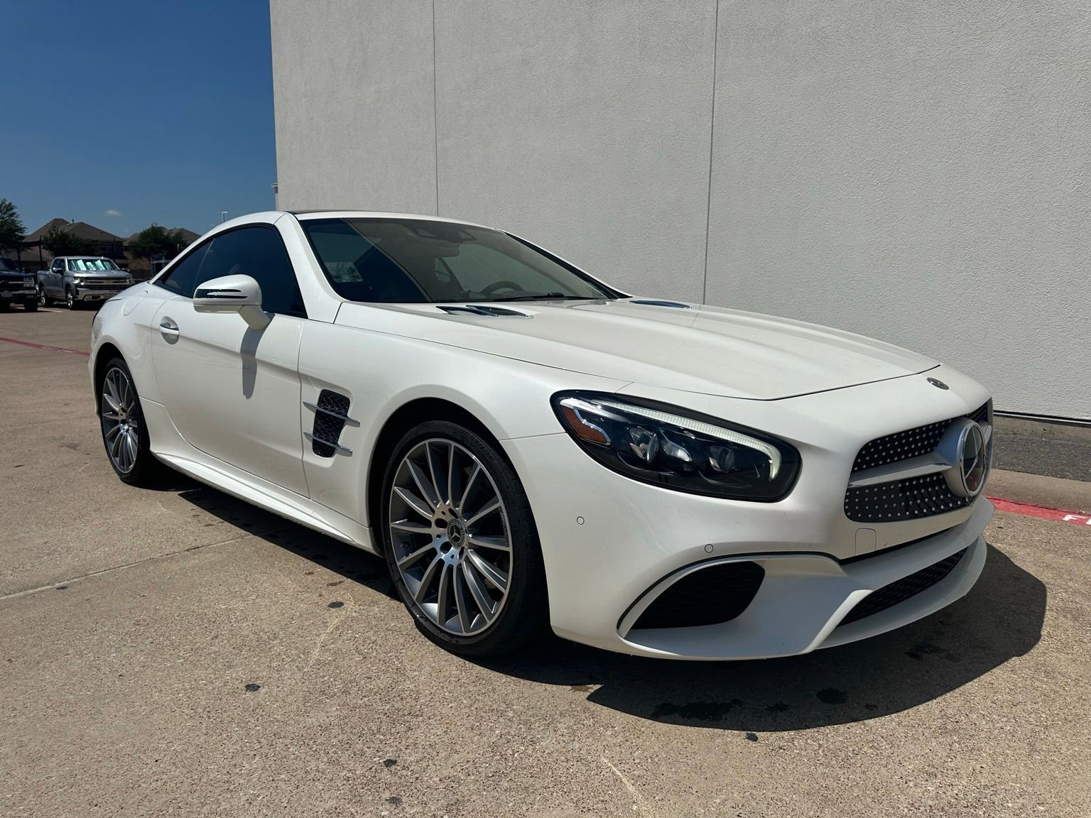 Used 2020 Mercedes-Benz SL 550 image 2