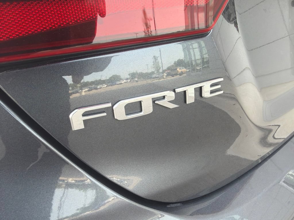 Certified 2021 Kia Forte LXS FWD image 4