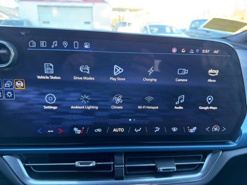 Used 2024 Chevrolet Equinox EV LT image 28