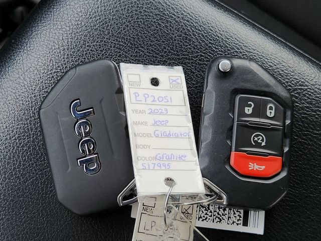 Used 2023 Jeep Gladiator Sport AWD/4WD image 33