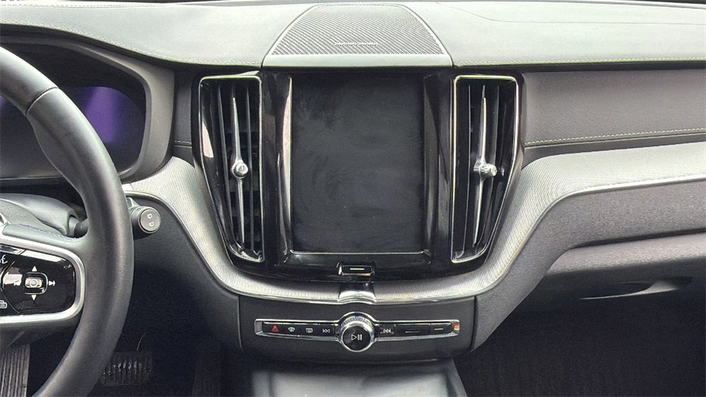 Certified 2024 Volvo XC60 B5 Ultimate w/ Climate Package image 12