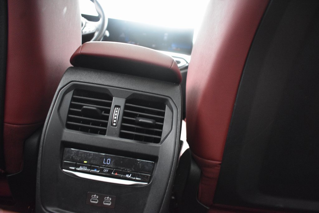 Used 2024 BMW 330i Sedan w/ Convenience Package image 31