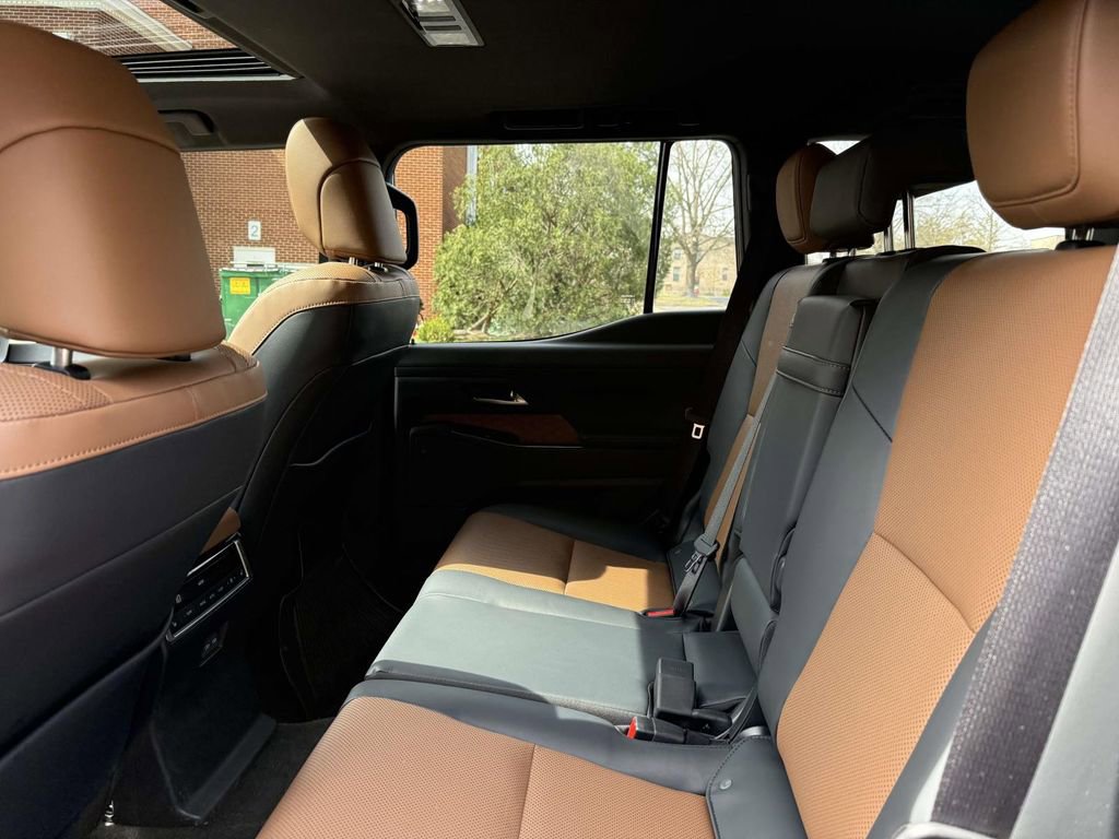 Used 2025 Lexus GX 550 Premium+ w/ Accessory Package (2T) image 17