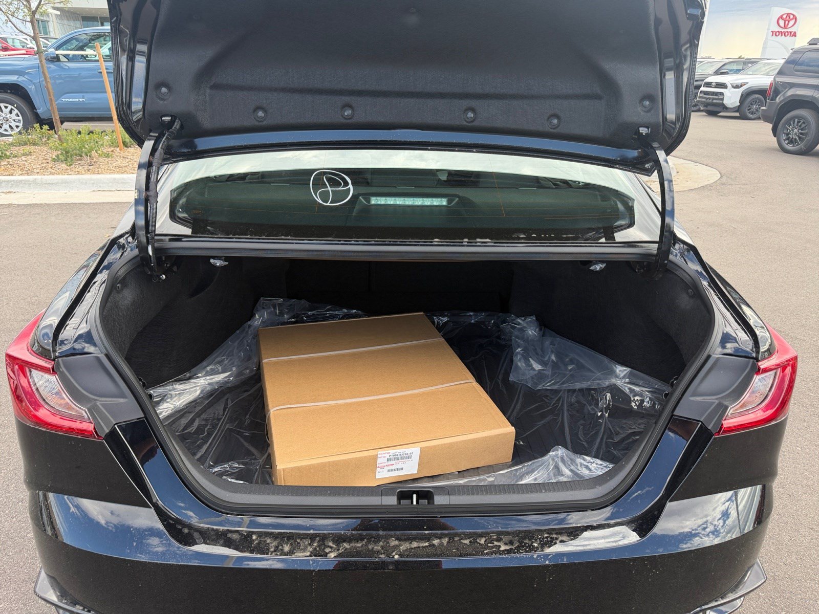 New 2026 Toyota Camry Hybrid w/ Convenience Package FWD image 32