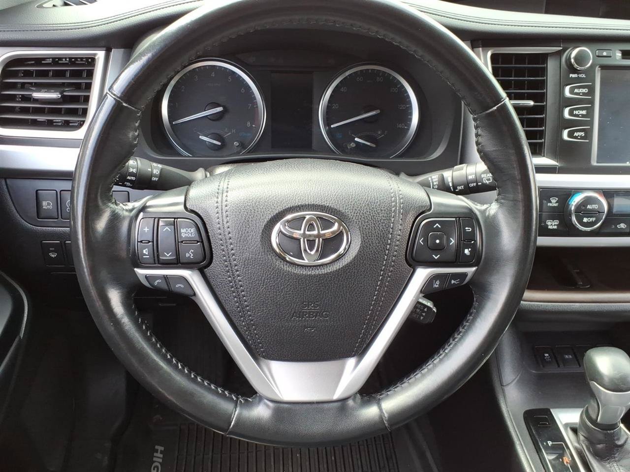 Used 2019 Toyota Highlander XLE AWD/4WD image 11