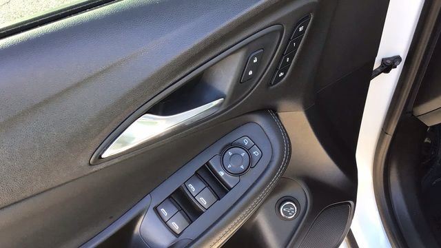 Used 2020 Buick Encore GX Essence w/ Experience Buick Package image 17