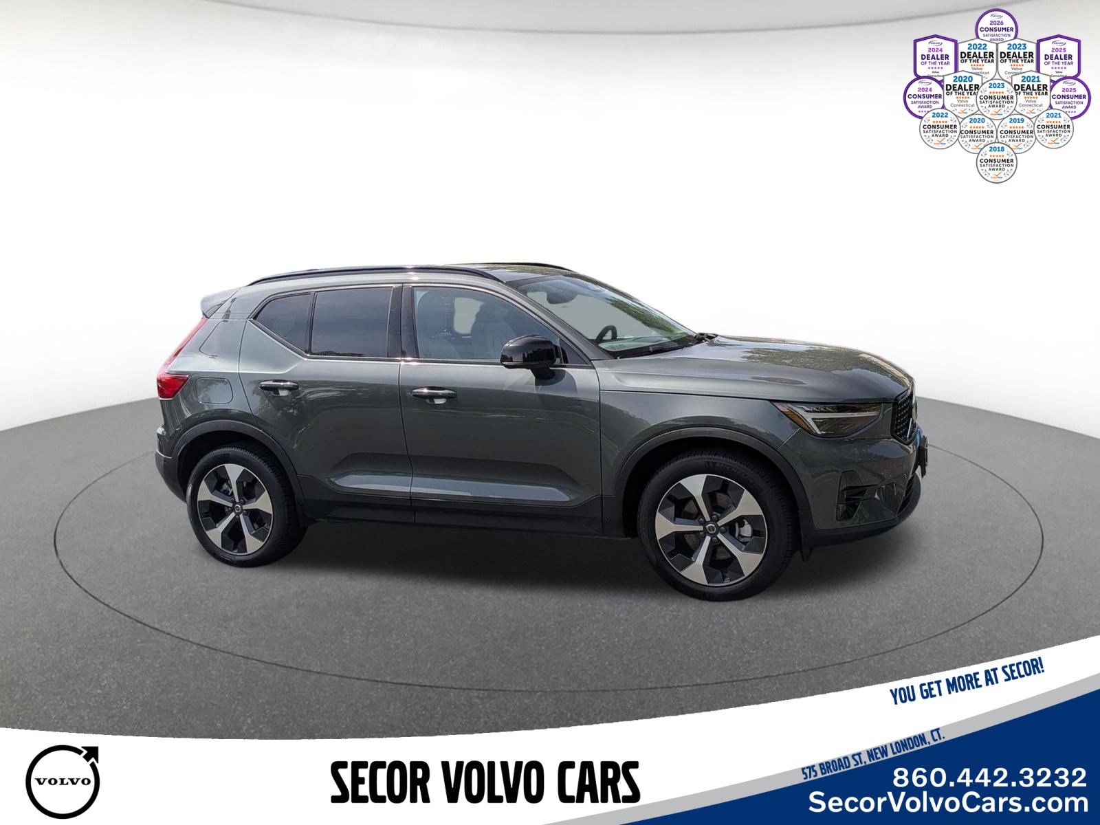 Certified 2026 Volvo XC40 B5 Plus AWD/4WD image 5