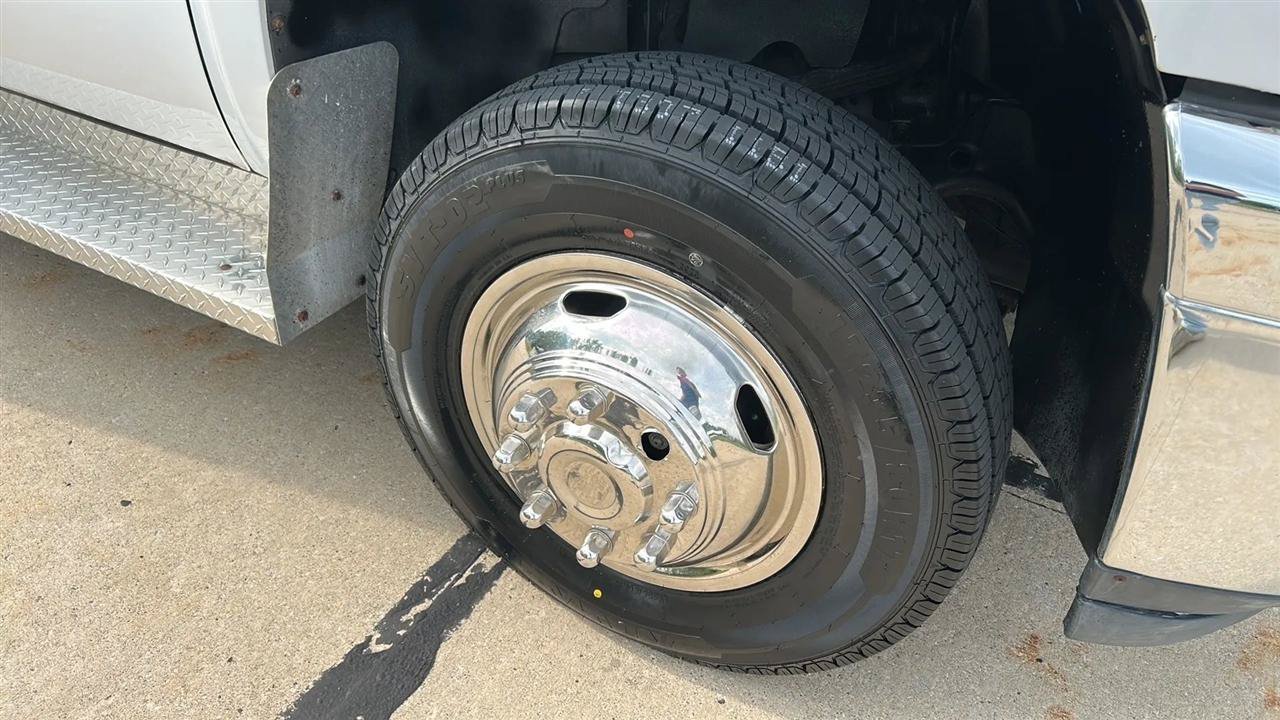 Used 2011 Chevrolet Silverado 3500 W/T RWD image 3
