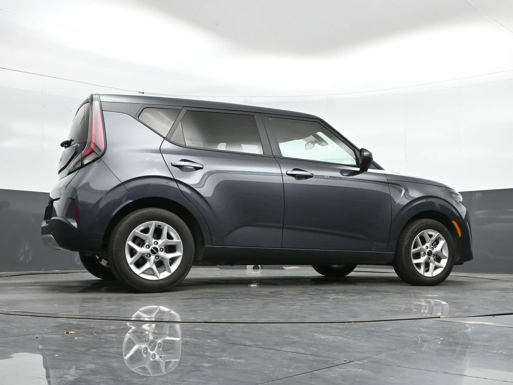 Used 2025 Kia Soul LX w/ LX Technology Package FWD image 37