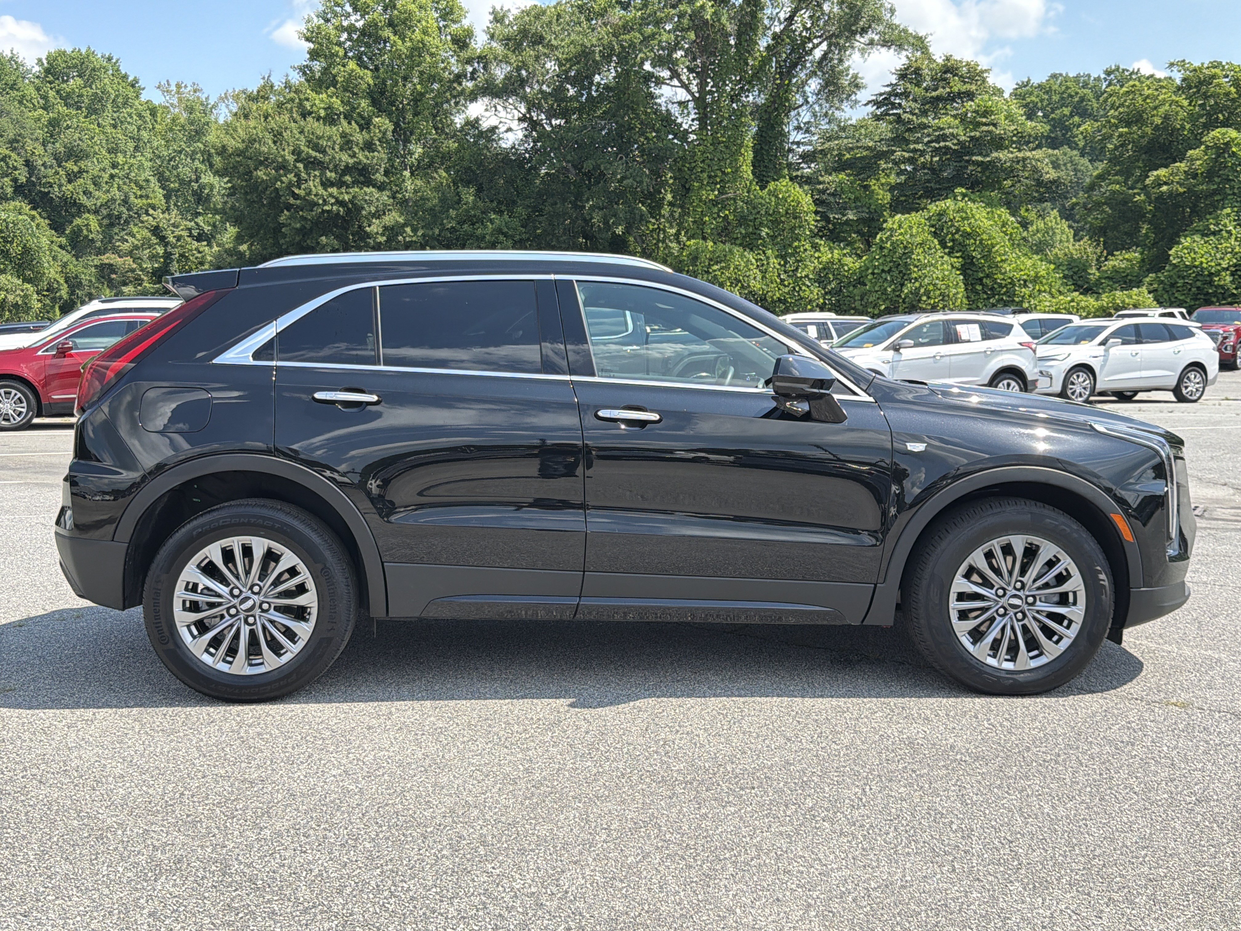 Used 2025 Cadillac XT4 Premium Luxury FWD image 6