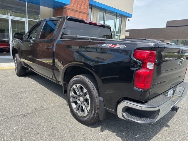 Used 2026 Chevrolet Silverado 1500 LT w/ LPO, Dark Essentials Package AWD/4WD image 4