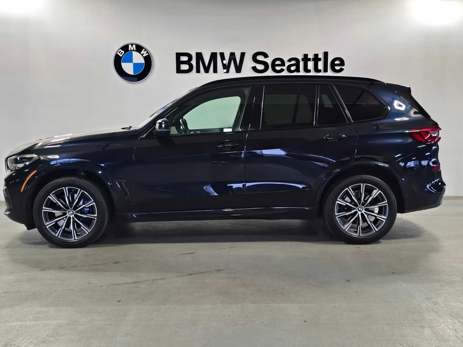 Used 2022 BMW X5 xDrive40i w/ M Sport Package image 2