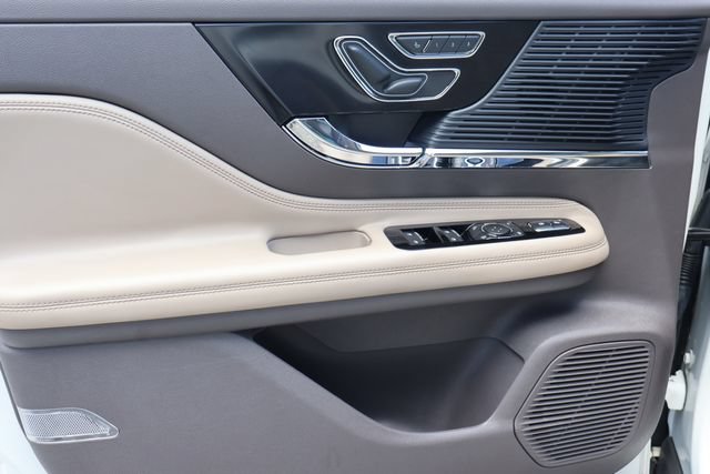 Used 2020 Lincoln Corsair FWD w/ Premium Package image 11