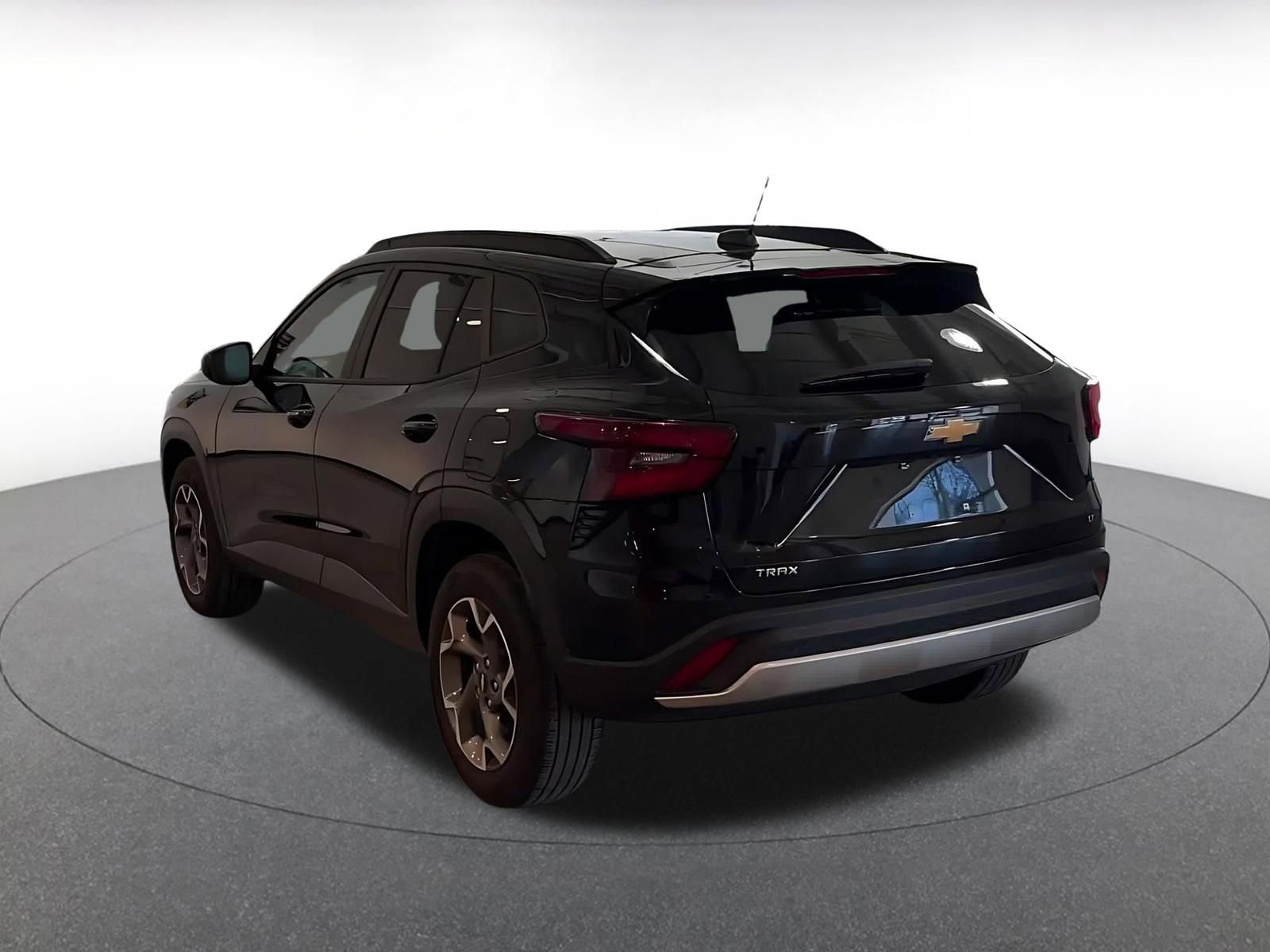 Used 2025 Chevrolet Trax LT w/ LT Convenience Package FWD image 11