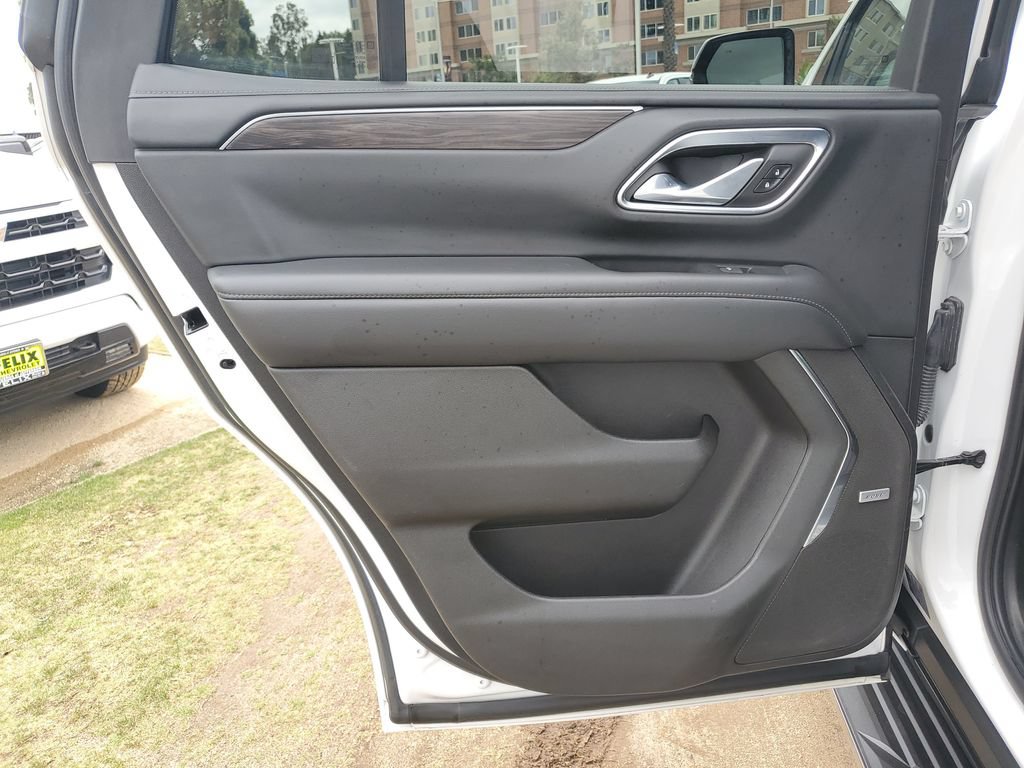 Used 2022 Chevrolet Tahoe LT w/ Luxury Package RWD image 17