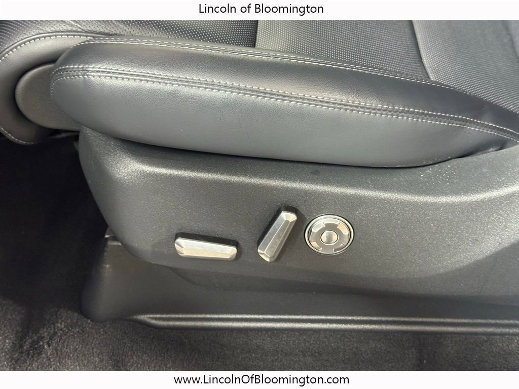 Used 2025 Lincoln Navigator L Reserve image 22