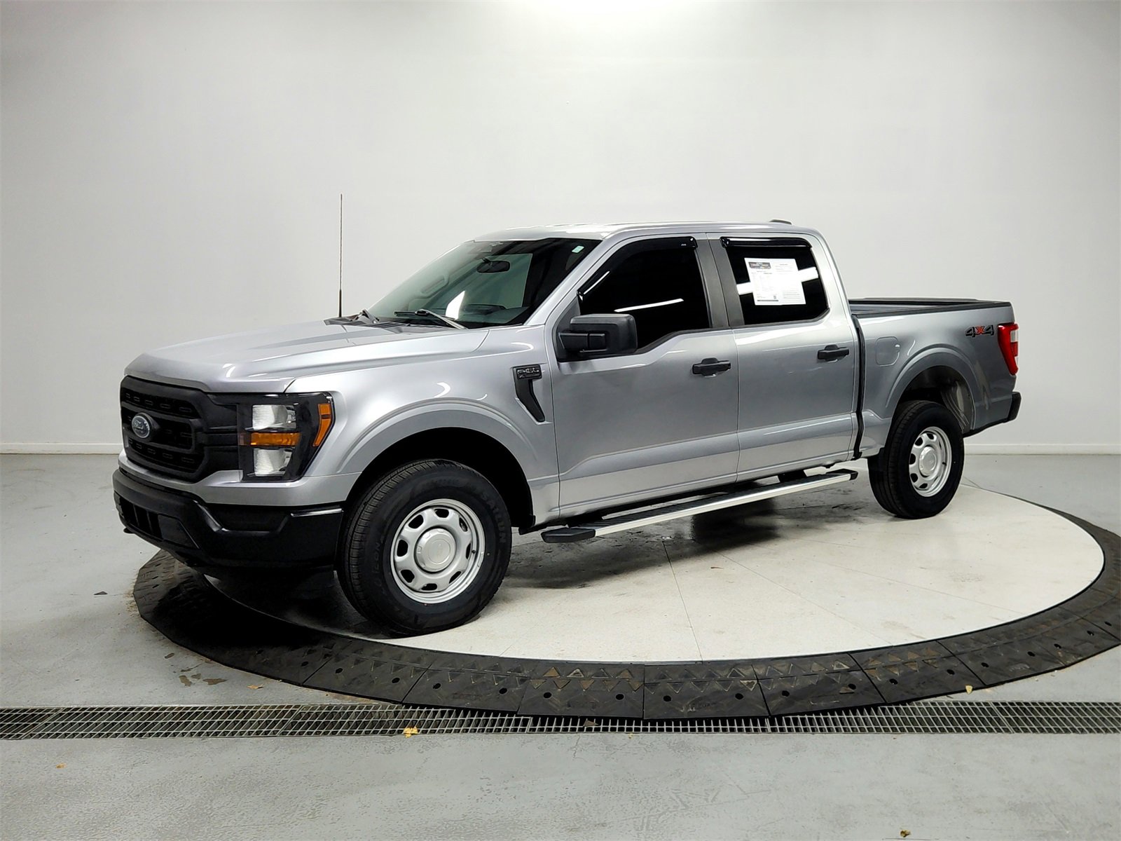 Used 2023 Ford F150 XL image 3