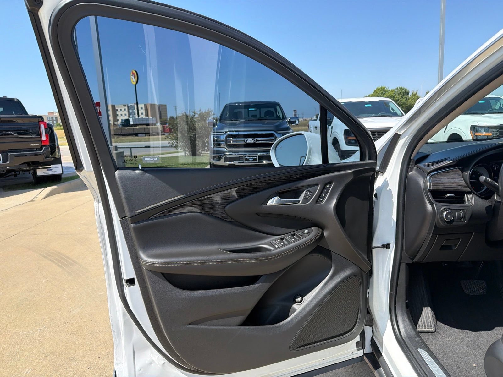 Used 2017 Buick Envision Essence FWD image 13