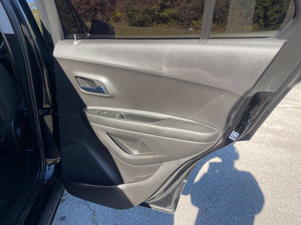 Used 2020 Chevrolet Trax LS FWD image 17