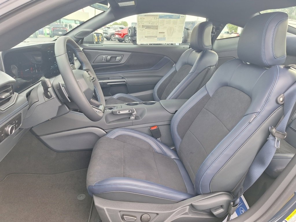 New 2025 Ford Mustang Dark Horse image 4