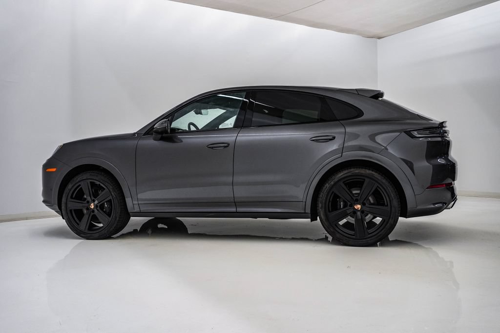 Certified 2025 Porsche Cayenne Coupe AWD/4WD image 2