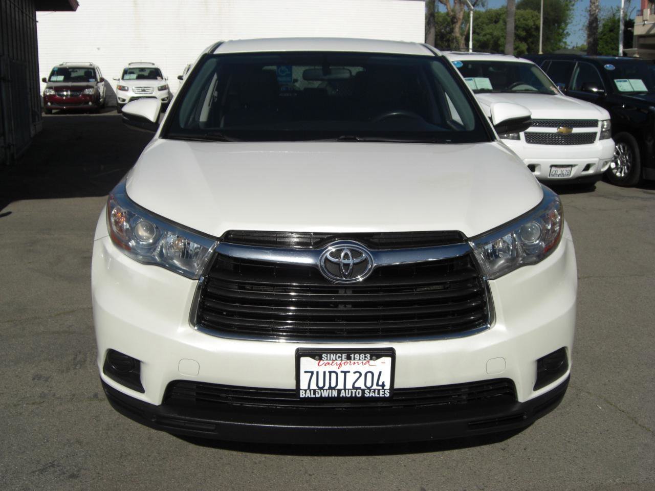 Used 2016 Toyota Highlander LE FWD image 2