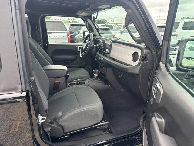 Used 2025 Jeep Wrangler Sport AWD/4WD image 13