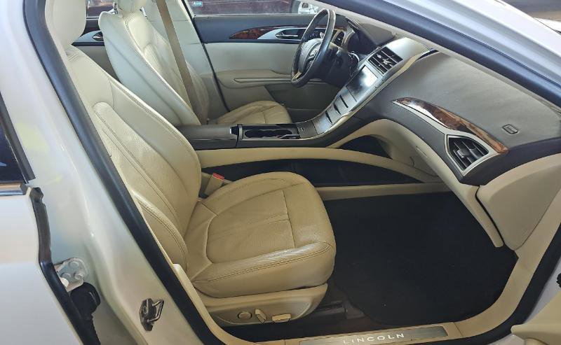 Used 2013 Lincoln MKZ FWD image 12