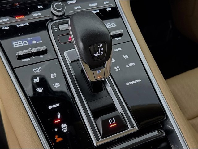 Used 2023 Porsche Panamera 4 Platinum Edition image 19