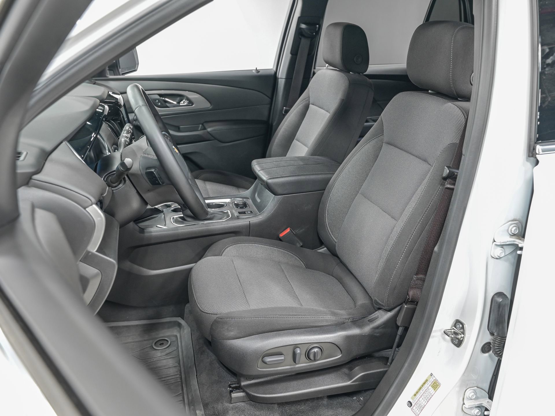 Used 2023 Chevrolet Traverse LT w/ LPO, Floor Liner Package AWD/4WD image 16