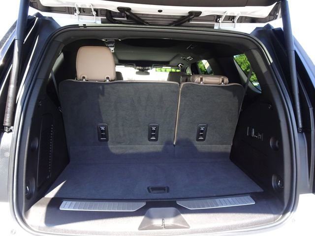 Used 2023 Chevrolet Tahoe Premier AWD/4WD image 32