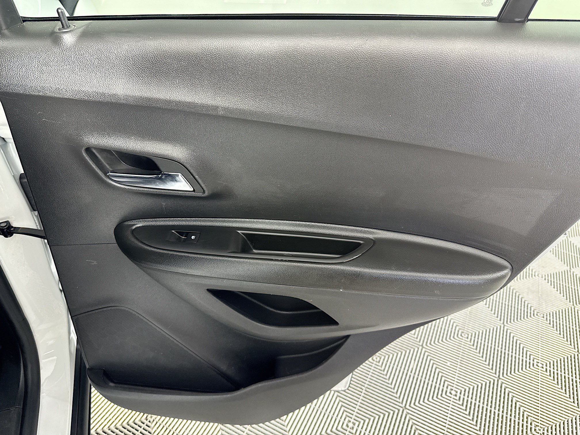 Used 2022 Chevrolet Trax LS w/ Tint and Cruise Package FWD image 26