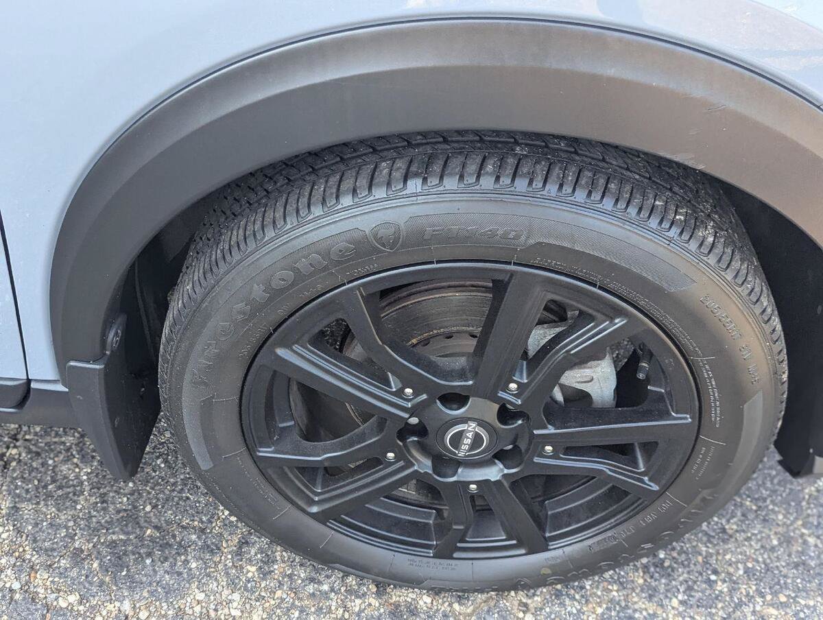 Used 2023 Nissan Kicks SR w/ Exterior Package FWD image 33
