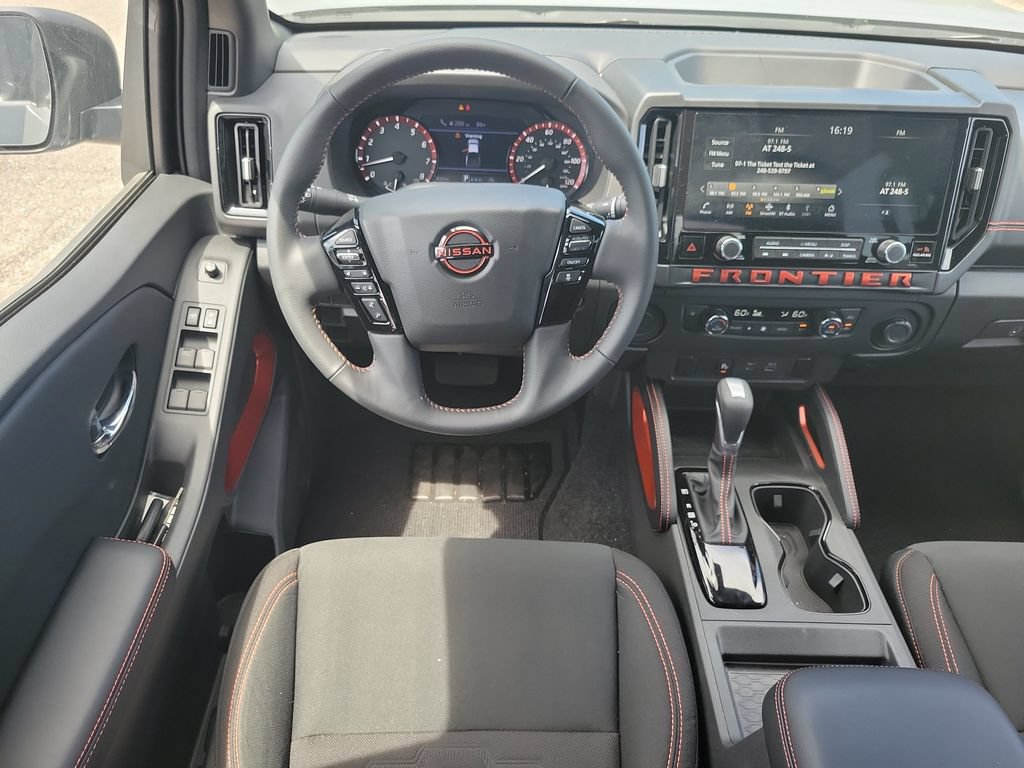 Used 2025 Nissan Frontier Pro-X RWD image 23