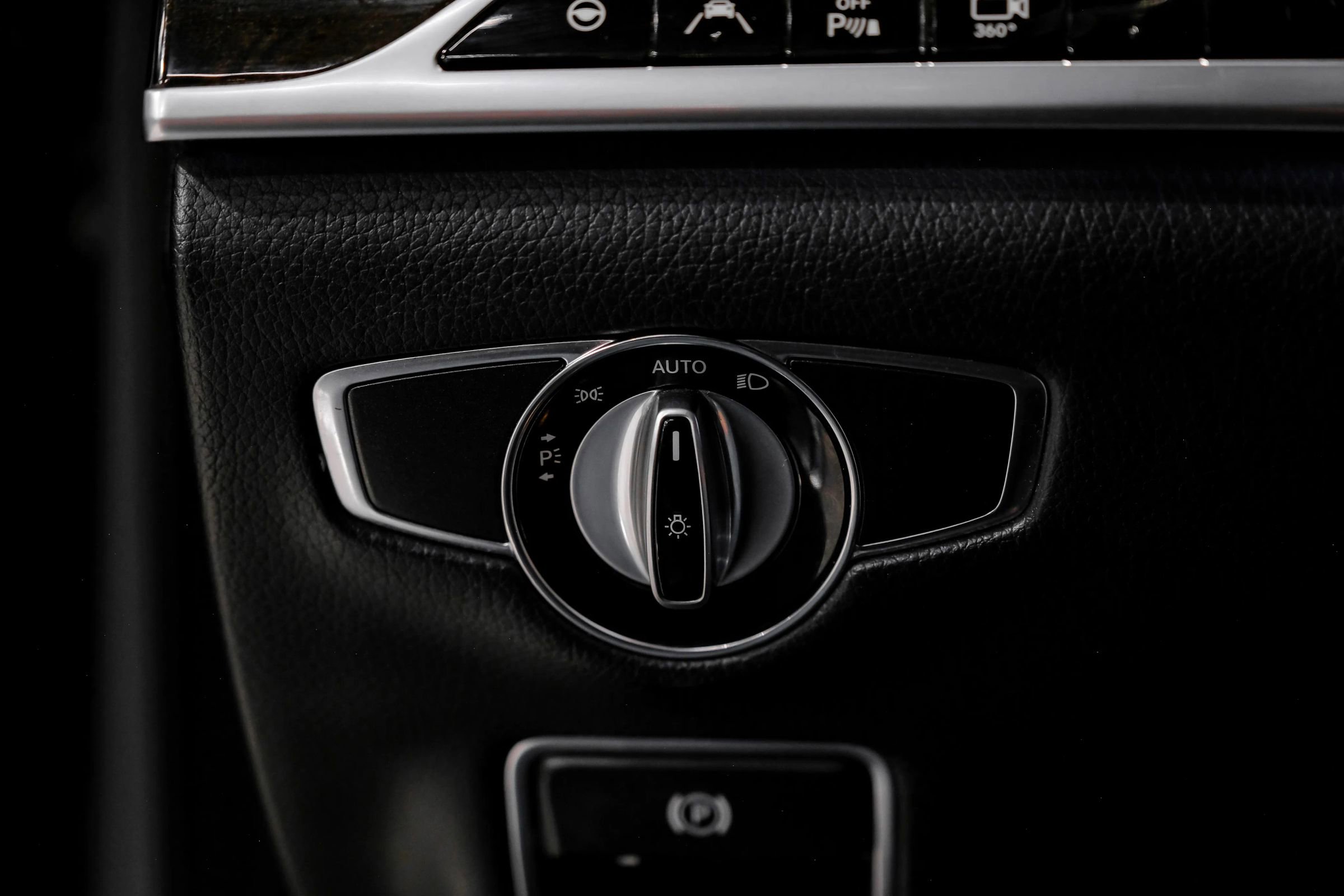 Used 2015 Mercedes-Benz S 550 Sedan w/ Sport Package w/ Sport Package image 35