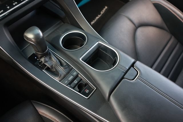Used 2019 Toyota Avalon Touring FWD image 39