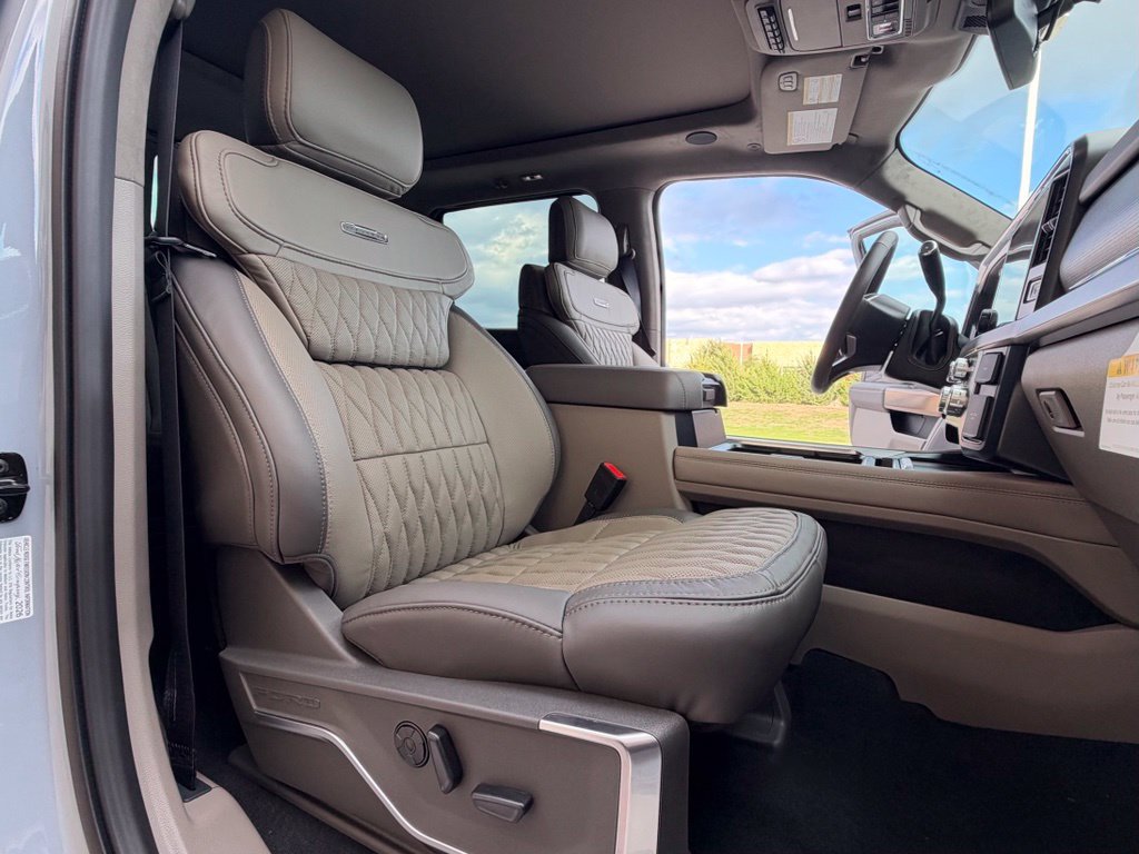 New 2027 Ford F250 Platinum w/ Platinum Plus Package AWD/4WD image 25