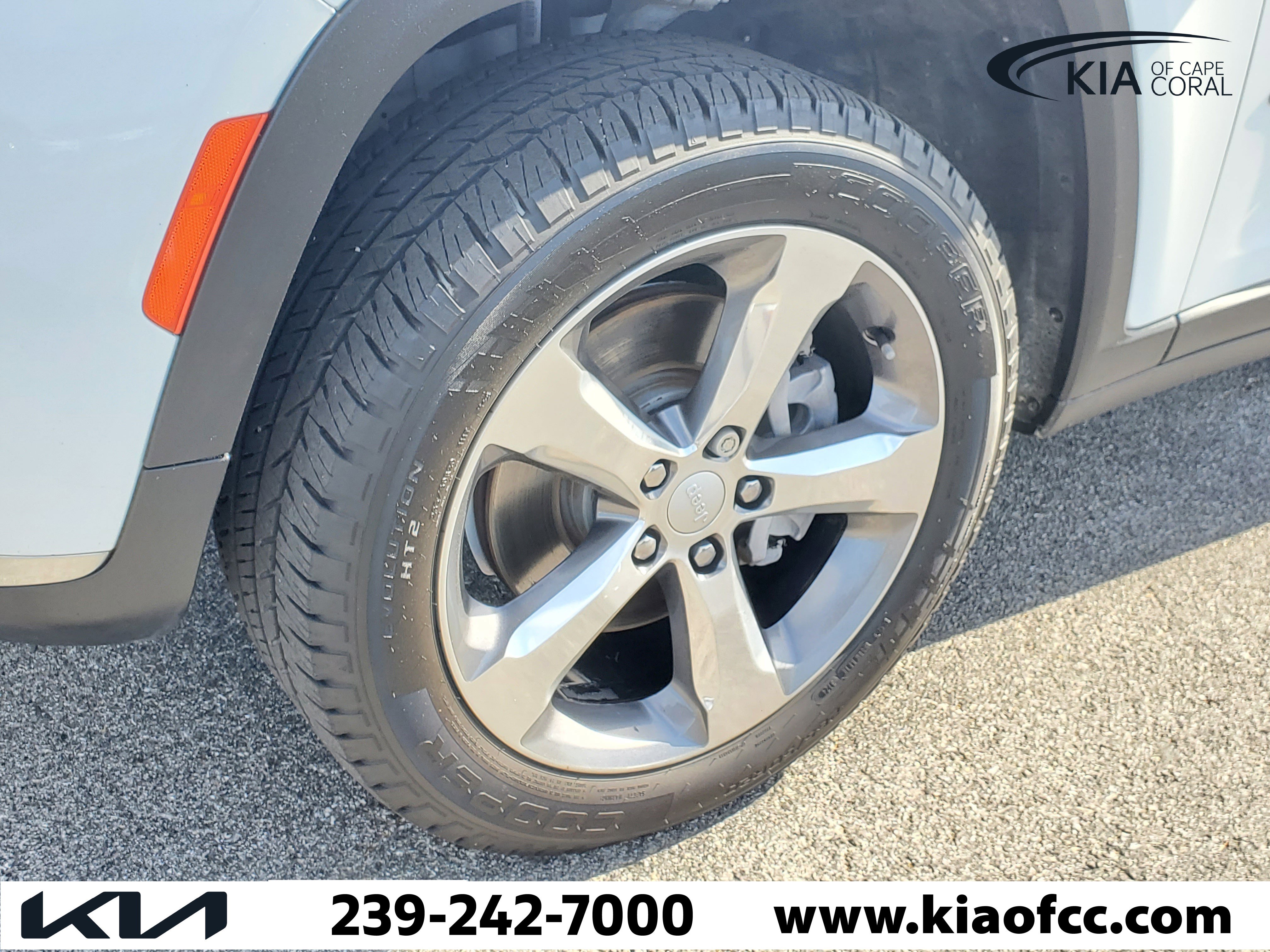 Used 2022 Jeep Grand Cherokee L Limited RWD image 7