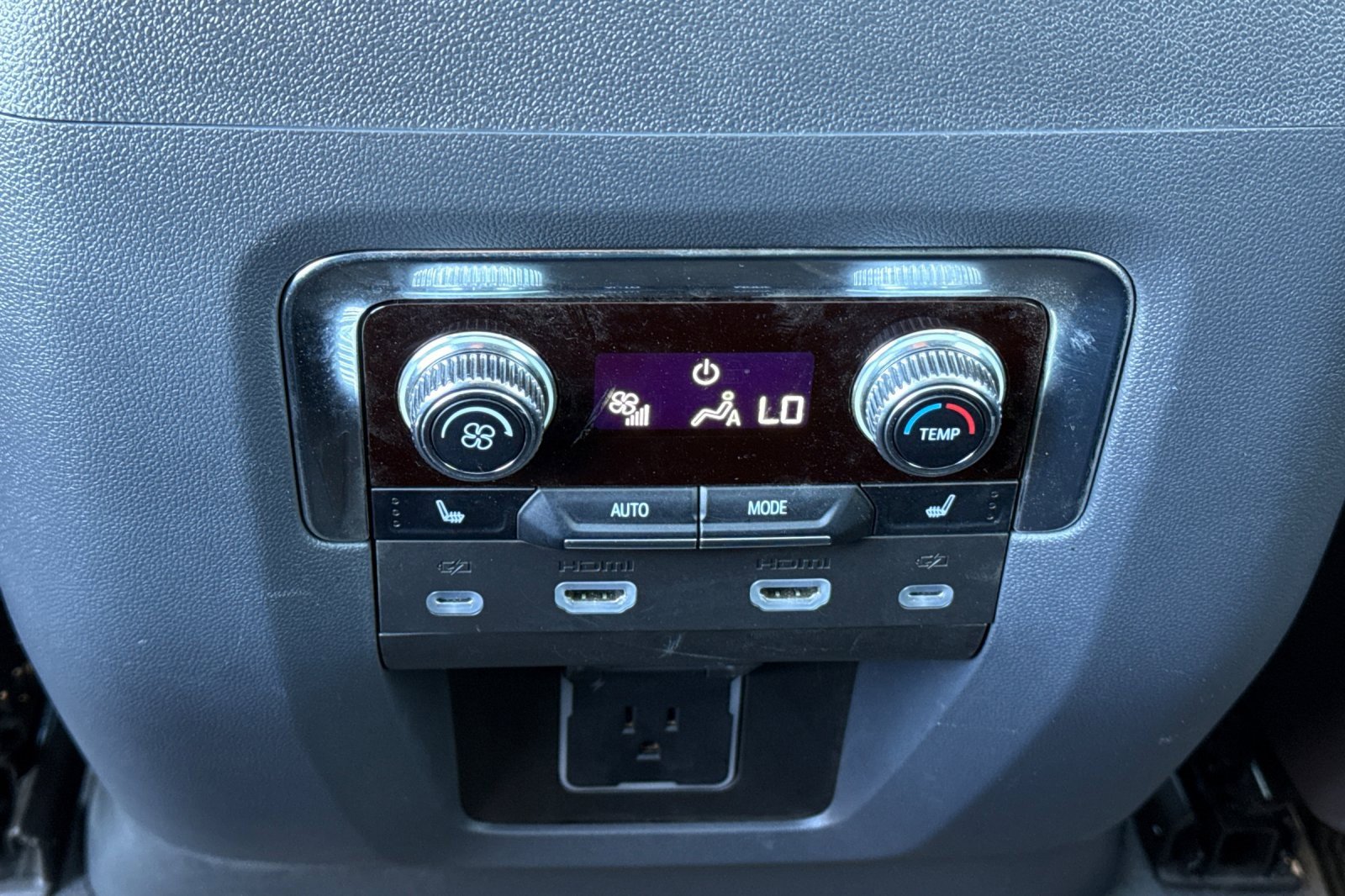 Used 2024 GMC Yukon XL Denali w/ Denali Reserve Package image 16