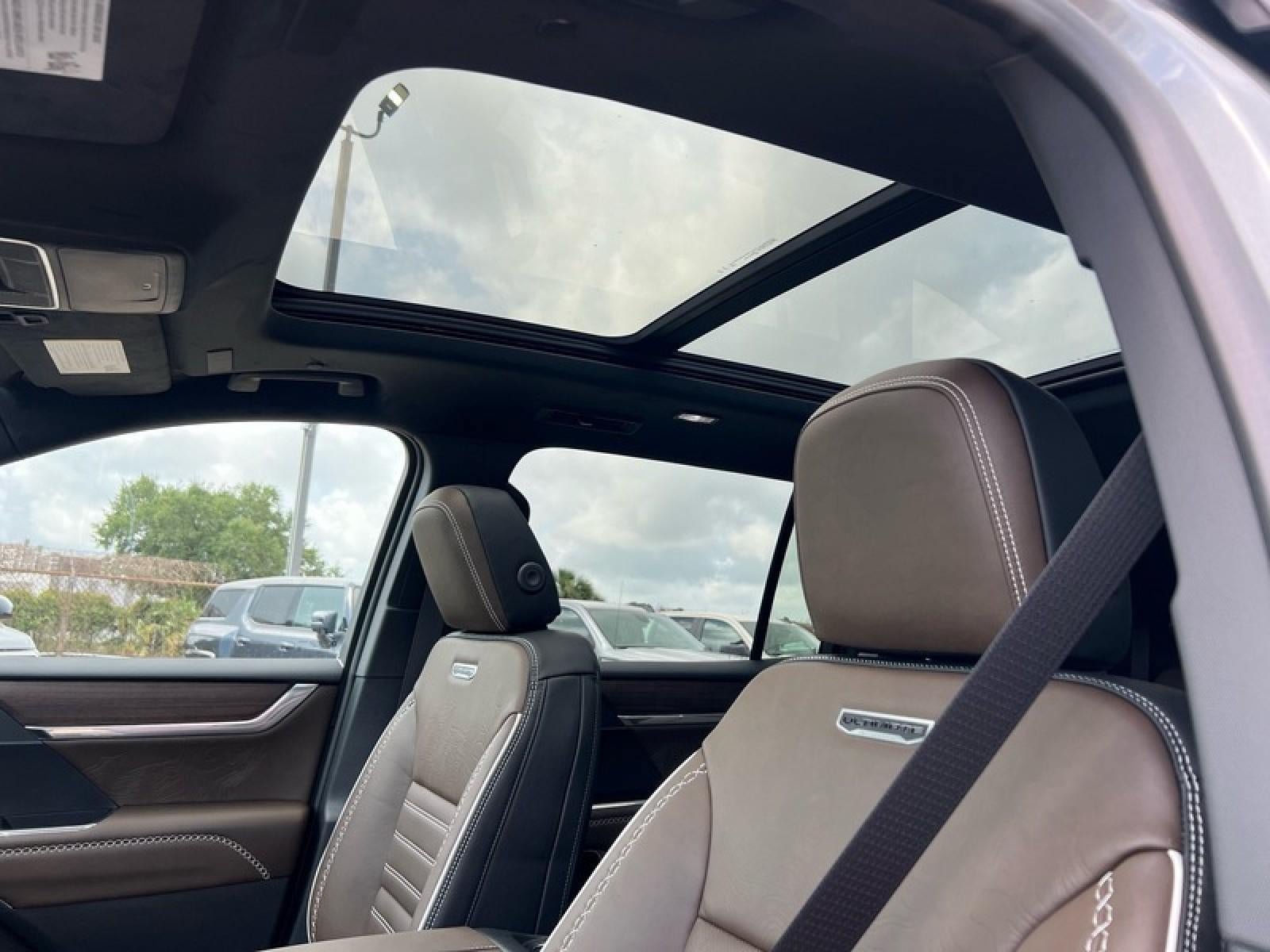 New 2026 GMC Acadia Denali Ultimate w/ LPO, Floor Liner Package FWD image 29