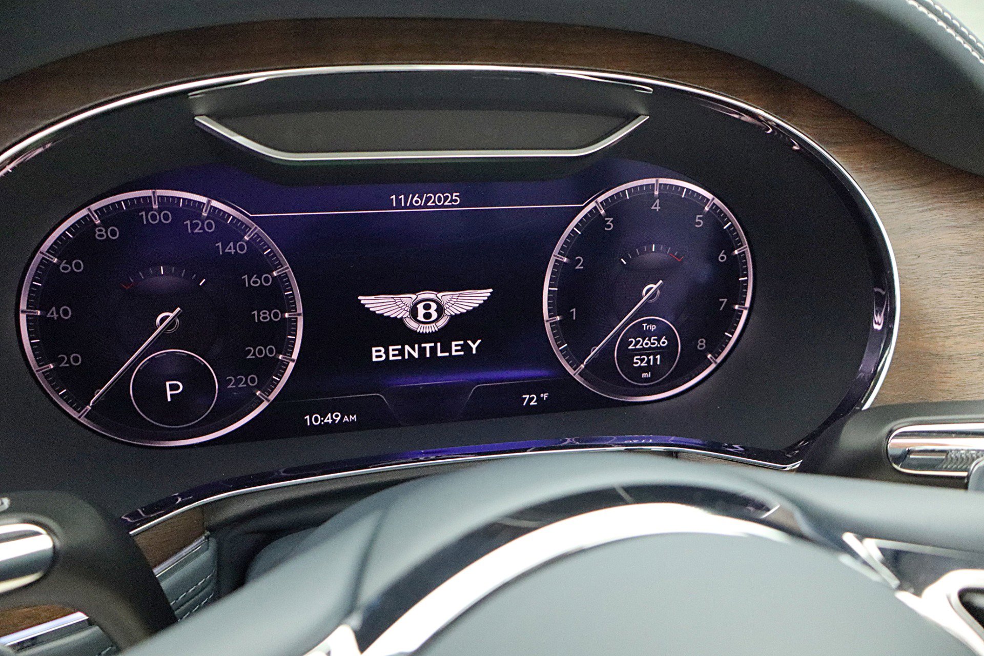 Used 2023 Bentley Continental GT Azure image 33