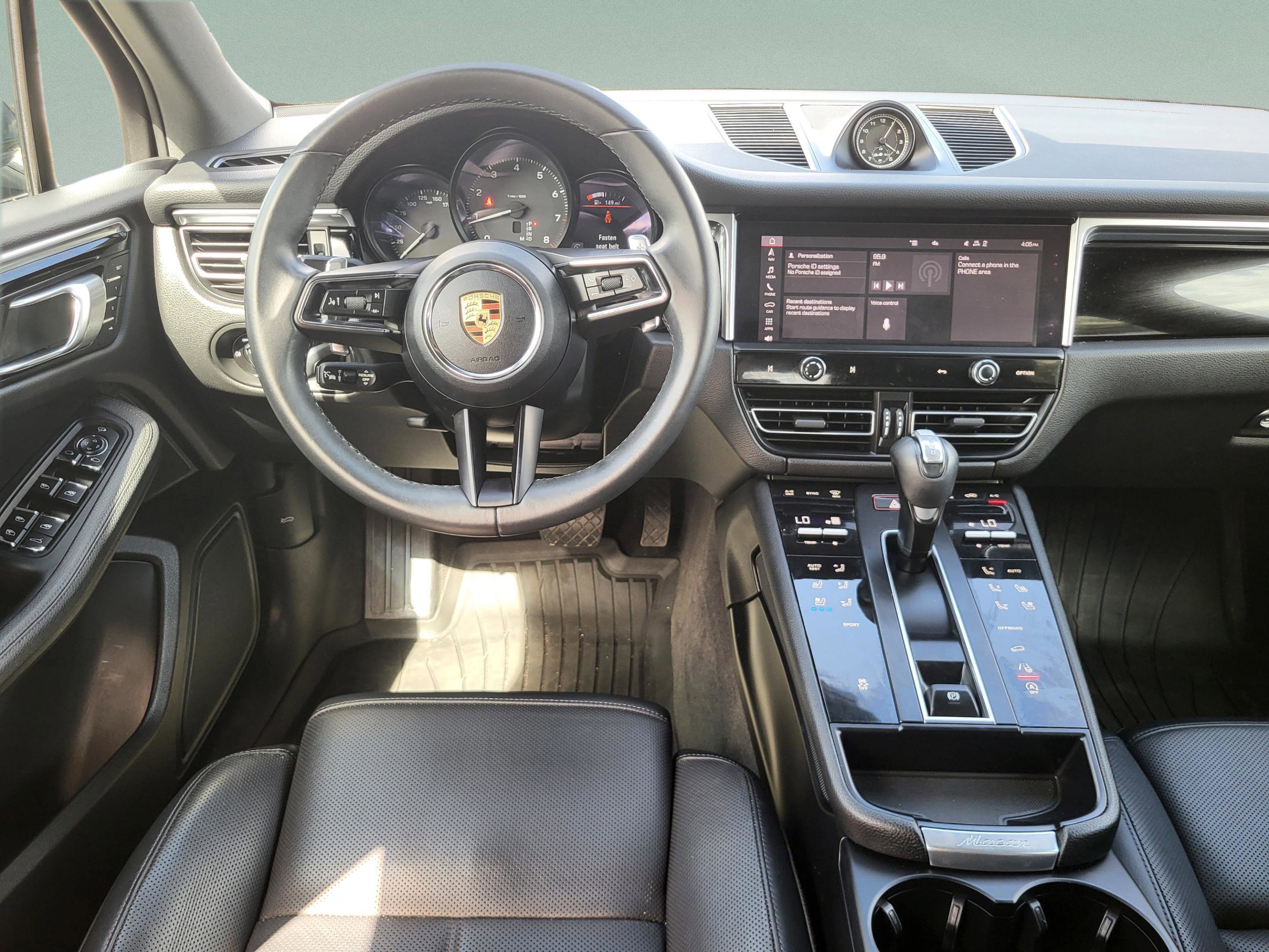 Used 2023 Porsche Macan AWD/4WD image 32