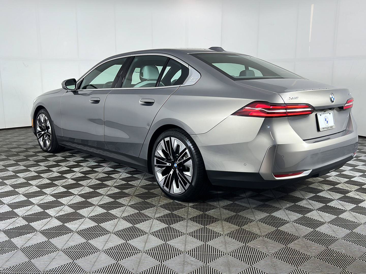 Certified 2024 BMW 540i xDrive w/ Premium Package AWD/4WD image 9