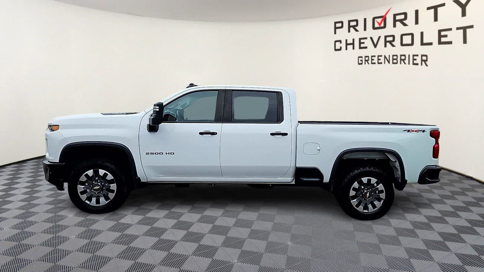 Used 2023 Chevrolet Silverado 2500 Custom w/ Custom Convenience Package AWD/4WD image 5