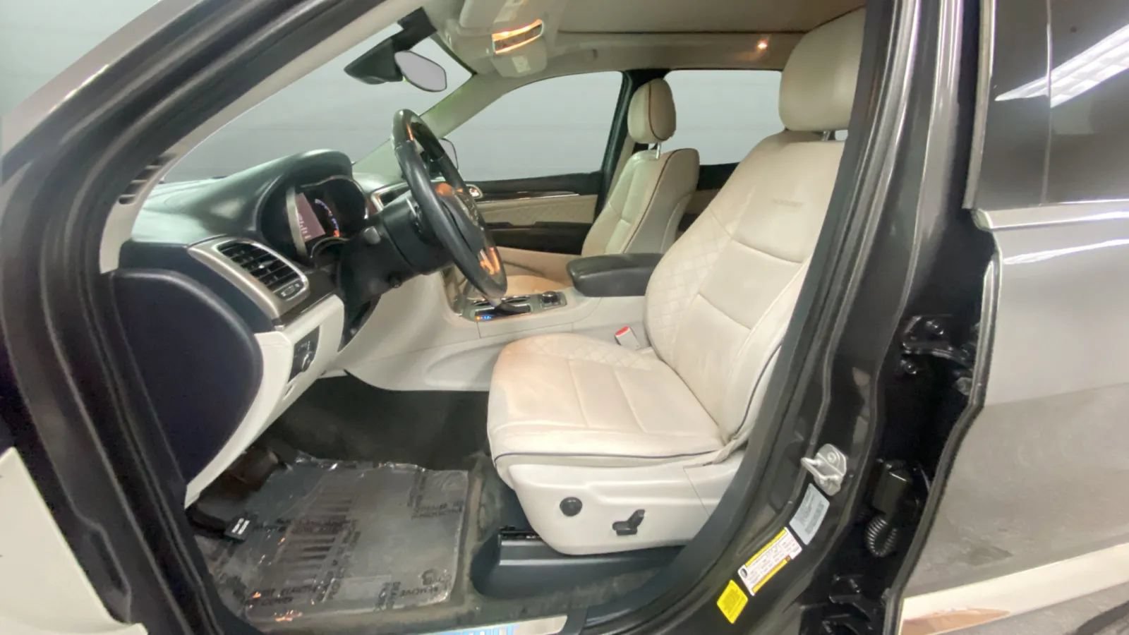 Used 2017 Jeep Grand Cherokee Summit AWD/4WD image 22