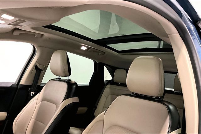 Used 2020 Ford Escape Titanium w/ Titanium Premium Package 2.0 AWD/4WD image 46