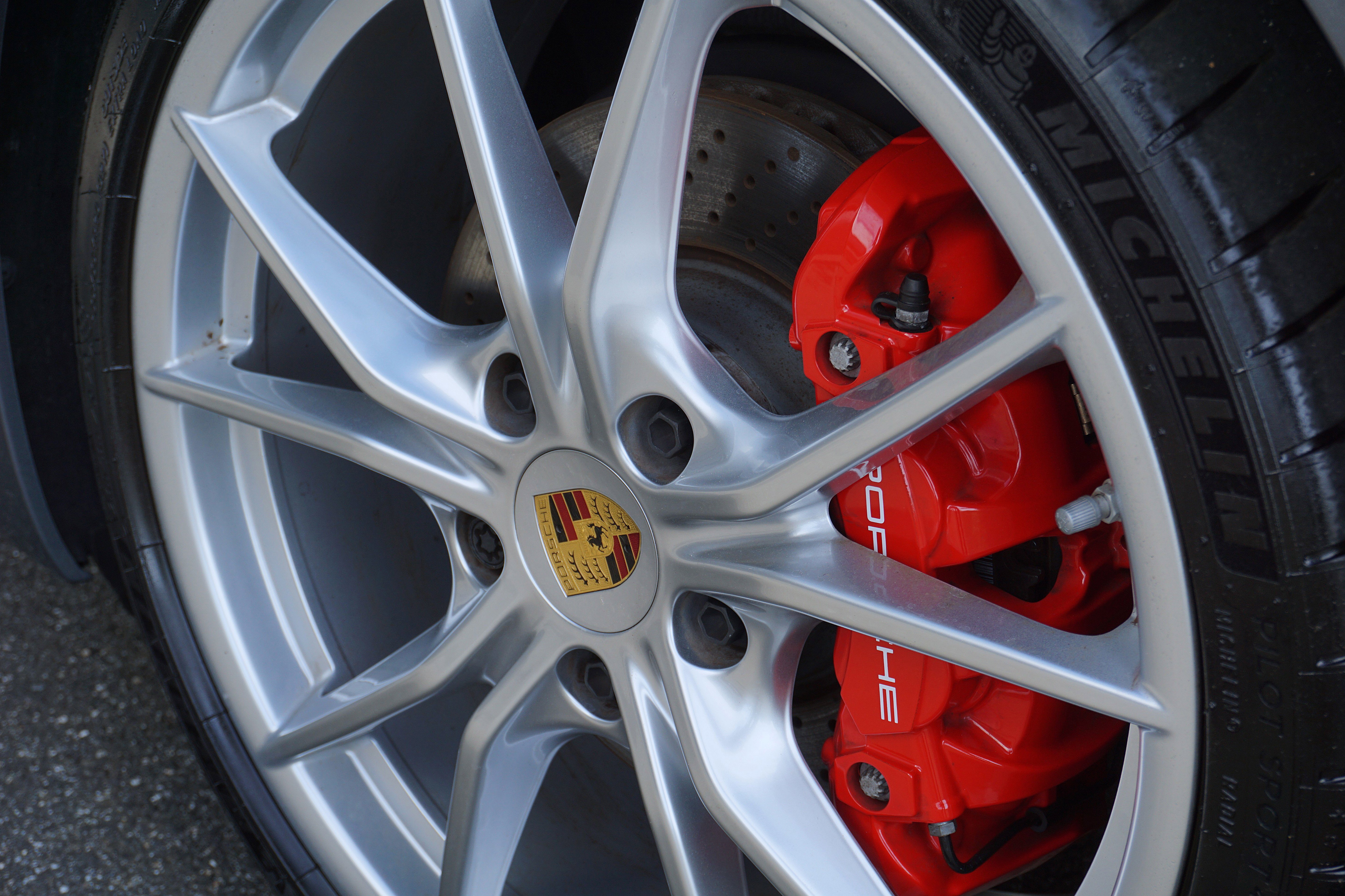 Certified 2025 Porsche 718 Cayman GT4 RS RWD image 7